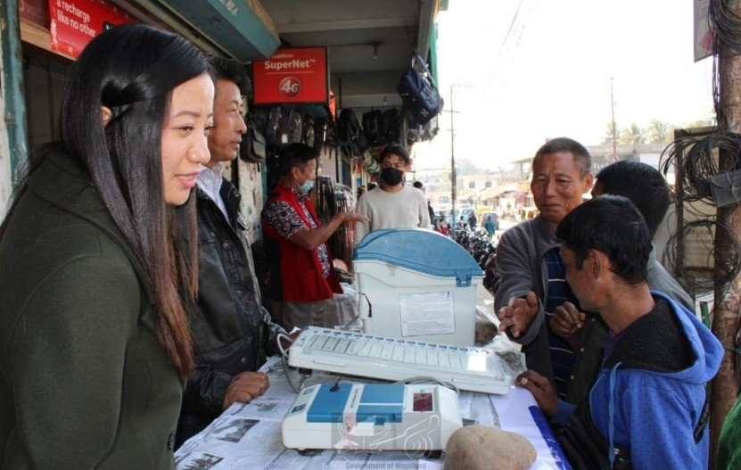 With the initiative of District Election Office Chümoukedima, a live demonstration of how Electronic Voting Machines and the Voter Verified Paper Audit Trial machines work was conducted on January 11 to clear doubts and apprehension regarding electronic voting machines. The demonstration was carried out at Chümoukedima 2nd Gate Auto stand, by Master Trainer, Bodevi Shuya. EAC, Chümoukedima, Dziesengunuo Mere, and Dobashis were also present at the demonstration. (DIPR Photo)